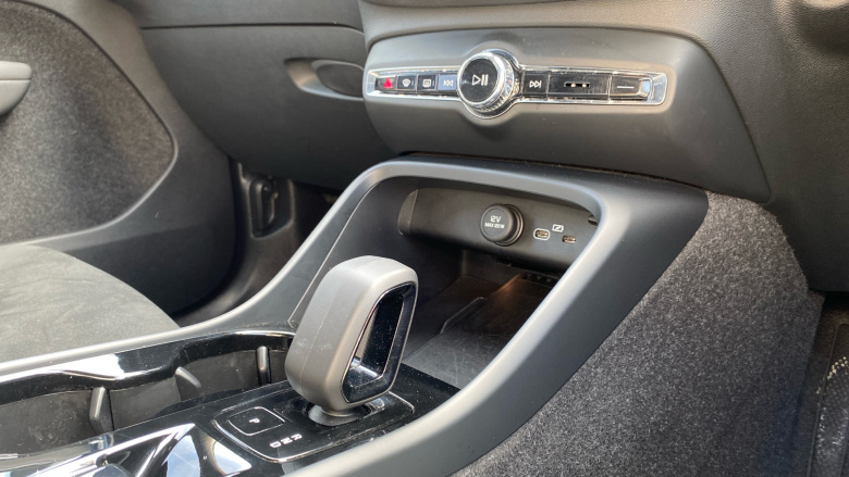 Volvo XC40 2.0 B3P Plus Dark 5dr Auto Petrol Estate